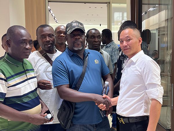 The Ghanaian business delegation visited the ALV88 factory for inspection